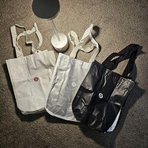 Lululemon reusable bags